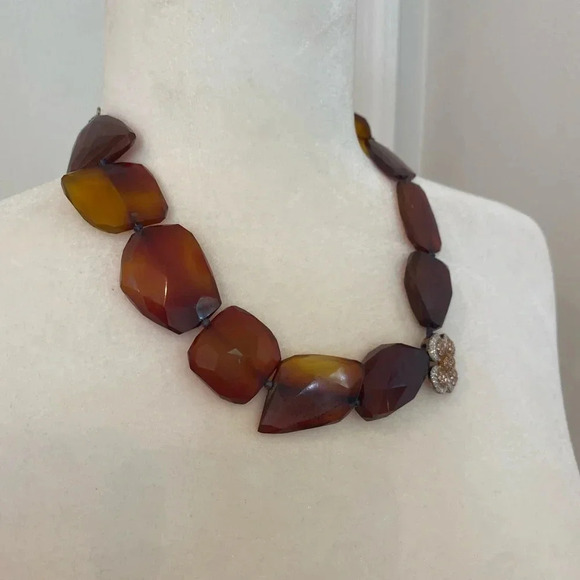 High End Polished Agate Gemstone Necklace With Crystal Flower - Picture 4 of 6